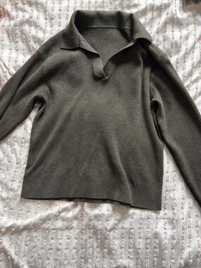 Uniqlo Olive V-Neck Ribbed Collared Sweater
